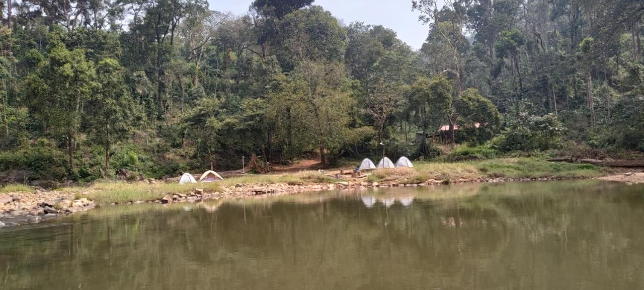 מדיקרי Coorg River Rock Camping מראה חיצוני תמונה