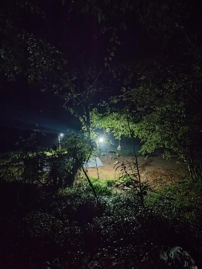 מדיקרי Coorg River Rock Camping מראה חיצוני תמונה